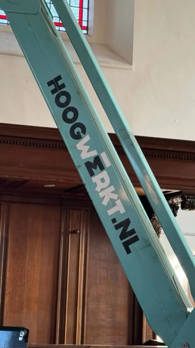 Werken op grote hoogte in een monumentale kerk? Een prachtige locatie, maar zeker geen eenvoudige klus.

Gelukkig hebben wij de perfecte oplossing: onze elektrische spinhoogwerker! Met deze stille, duurzame en compacte hoogwerker kunnen de hoge gewelven moeiteloos bereikt worden zonder het vredige karakter van de kerk te verstoren.

Ook een hoogwerk-uitdaging op een bijzondere locatie? Wij denken graag met je mee!

📞 0800-0016

#Hoogwerkt #Spinhoogwerker #Klussen #Hoogwerker #verhuurbedrijf #kniktelescoophoogwerker #schaarhoogwerker #werkenophoogte #restauratie